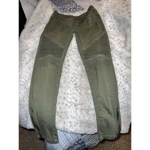 BRAND NEW green leggings